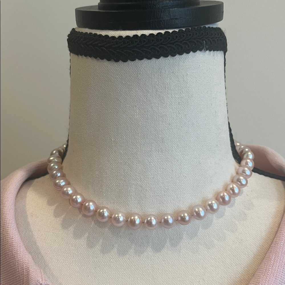 Pink Pearl Necklace 16” length Screw Clasp Pale Pink Luster Classic Elegant